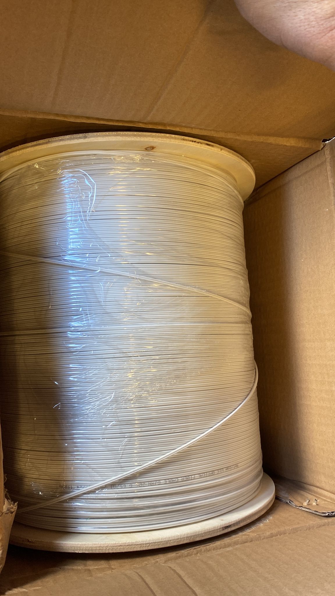 FTTH Indoor Outdoor Optical Fiber Drop Cable, G657A1, 2 Core Single Mode, LSZH White Jacket,1 Steel Wire+2 FRP Strength 2.000mt / 6560 fts